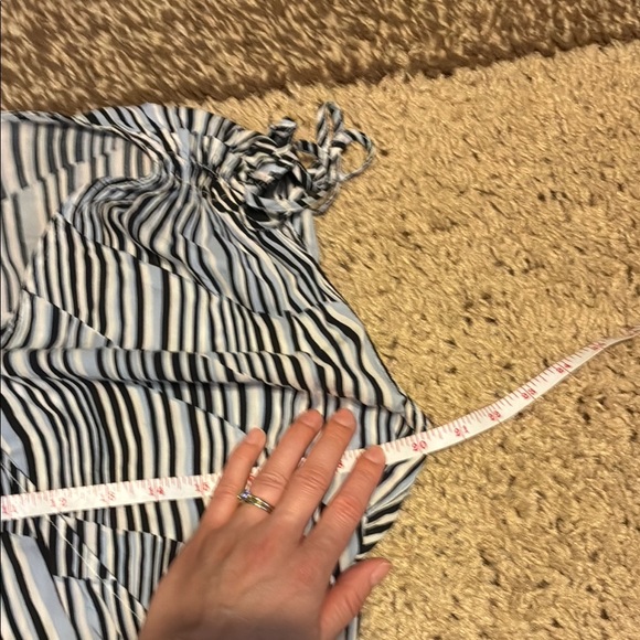 Banana Republic Black and White Patterned Pretend Wrap Blouse - Picture 11 of 13